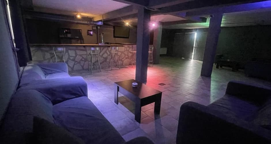 Chalets con piscina y discoteca para tu despedida en Salamanca