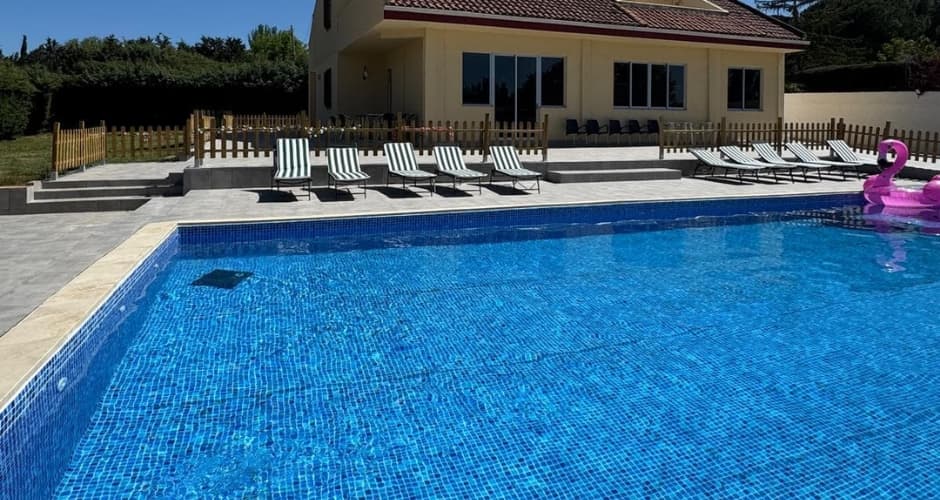 Chalets con piscina y discoteca para tu despedida en Salamanca